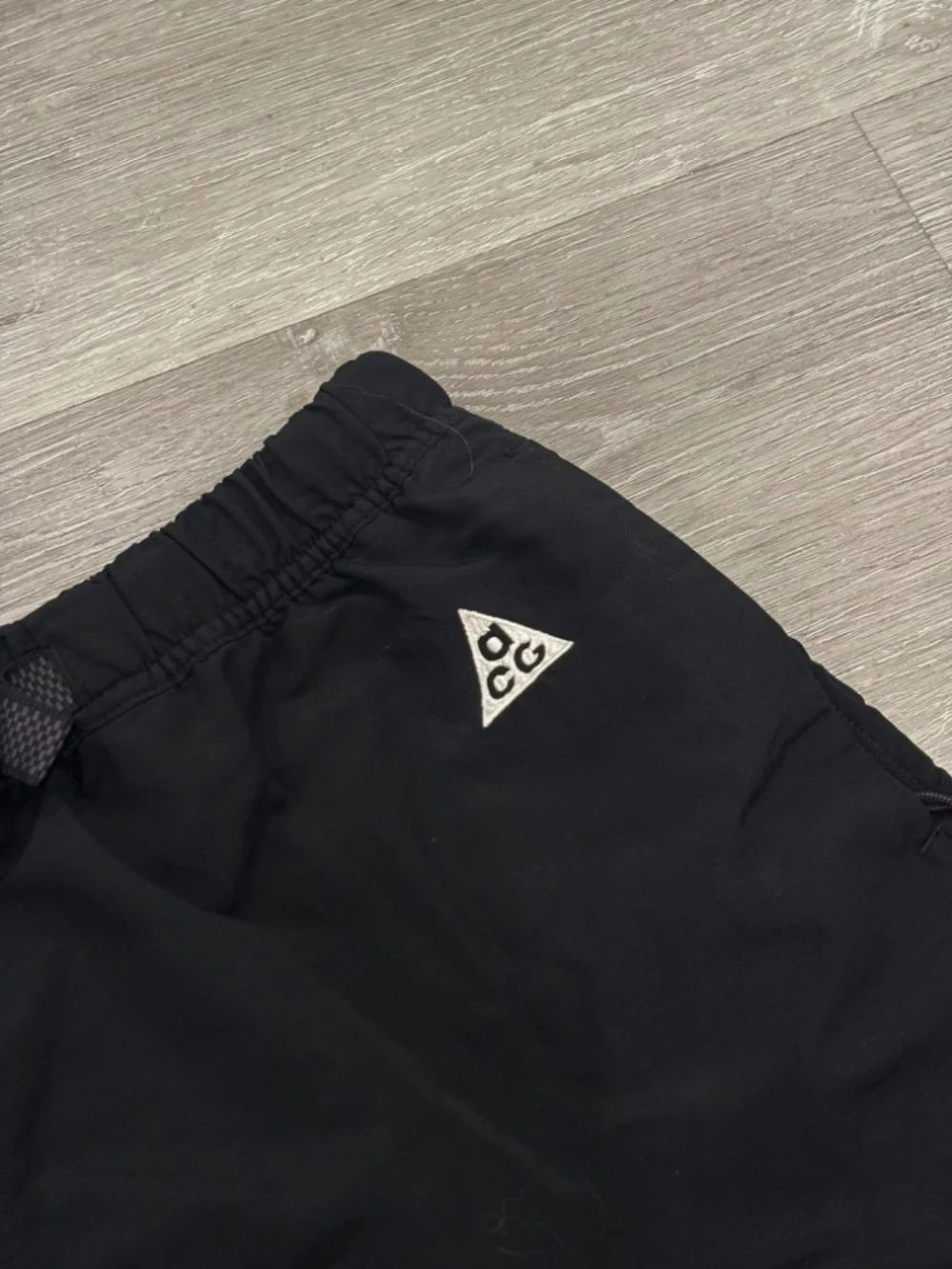 Nike ACG Snowgrass Cargo Shorts Mens M Black Hike Trail Fishing Sportswear Gorp